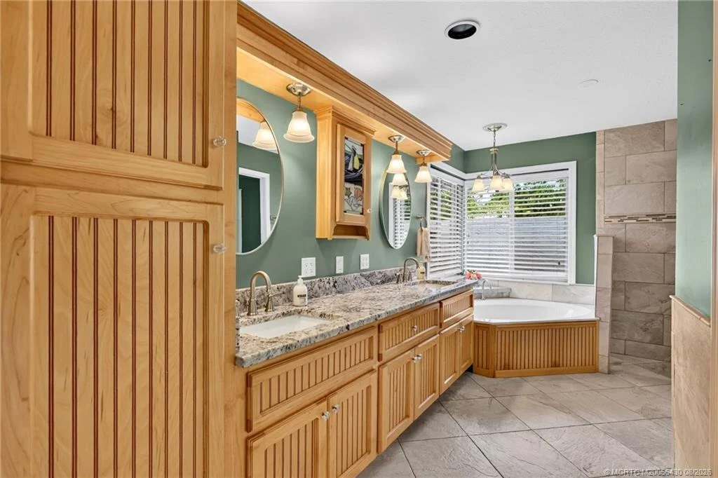 Photo of 672 SE Pin Oak Terrace