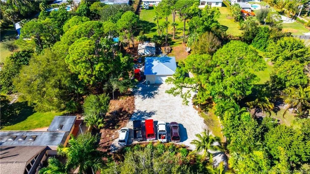 Photo of 994 NW Pine Lake Drive