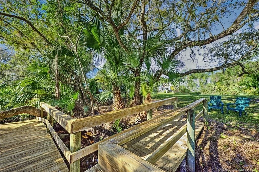 Photo of 286 SE Cardinal Trail