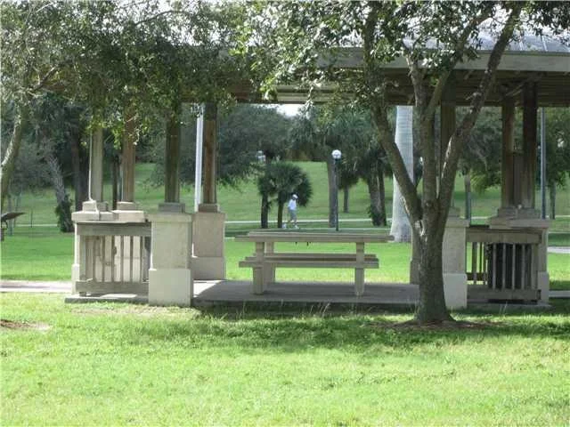 Photo of 6 OAK HILL Way