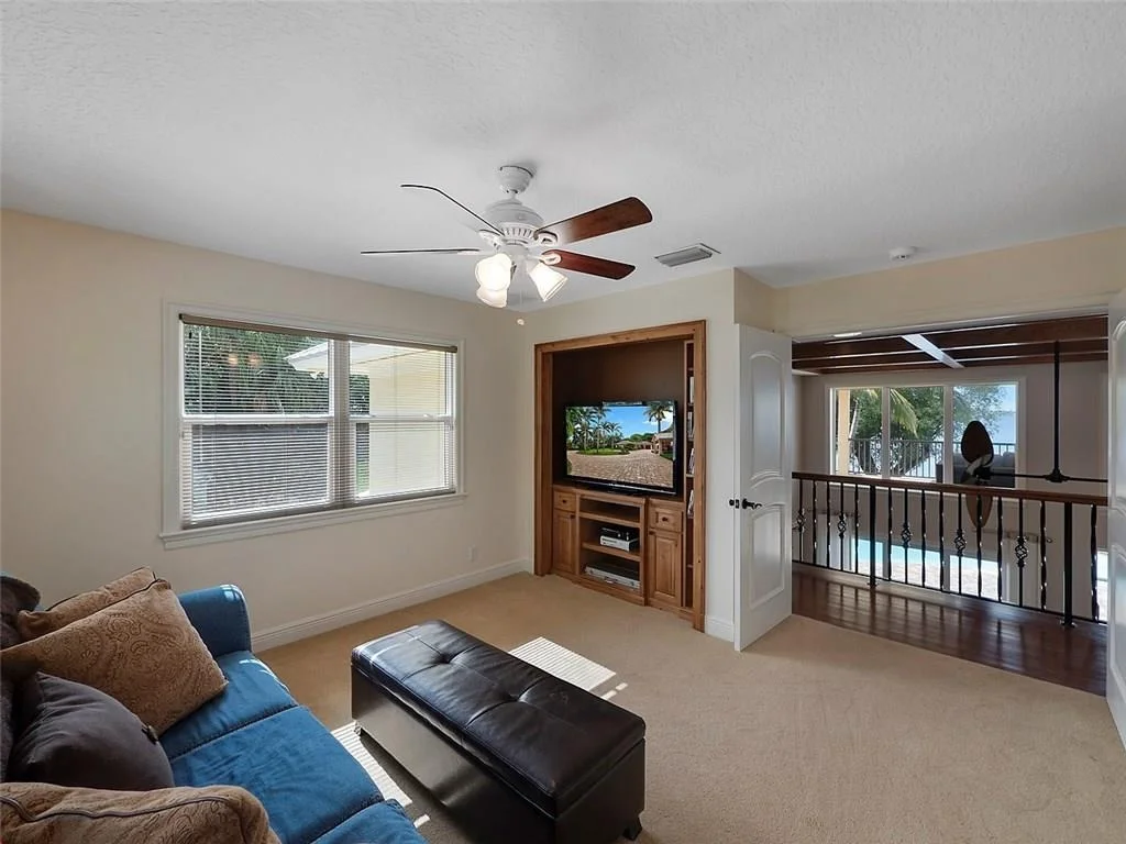 Photo of 1341 SE Riverside Drive