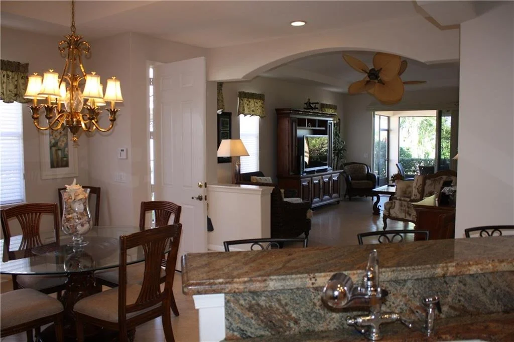 Photo of 611 NW Red Pine Way