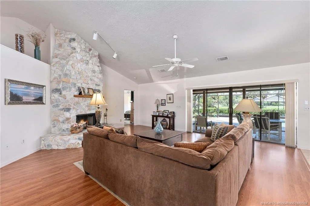 Photo of 919 NE Juniper Place