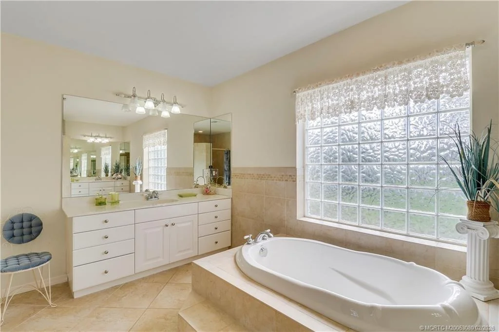 Photo of 5439 SE Horseshoe Point Road