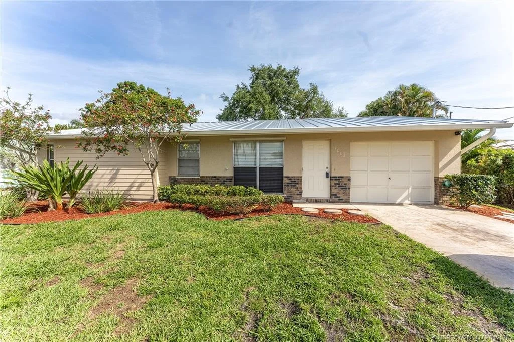 Photo of 1003 NW 16th Place