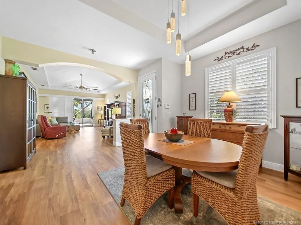 Photo of 561 NW Red Pine Way