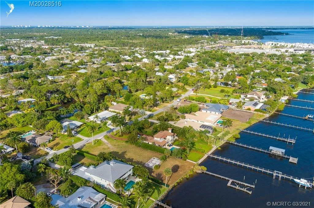 Photo of 641 NW Sunset Drive