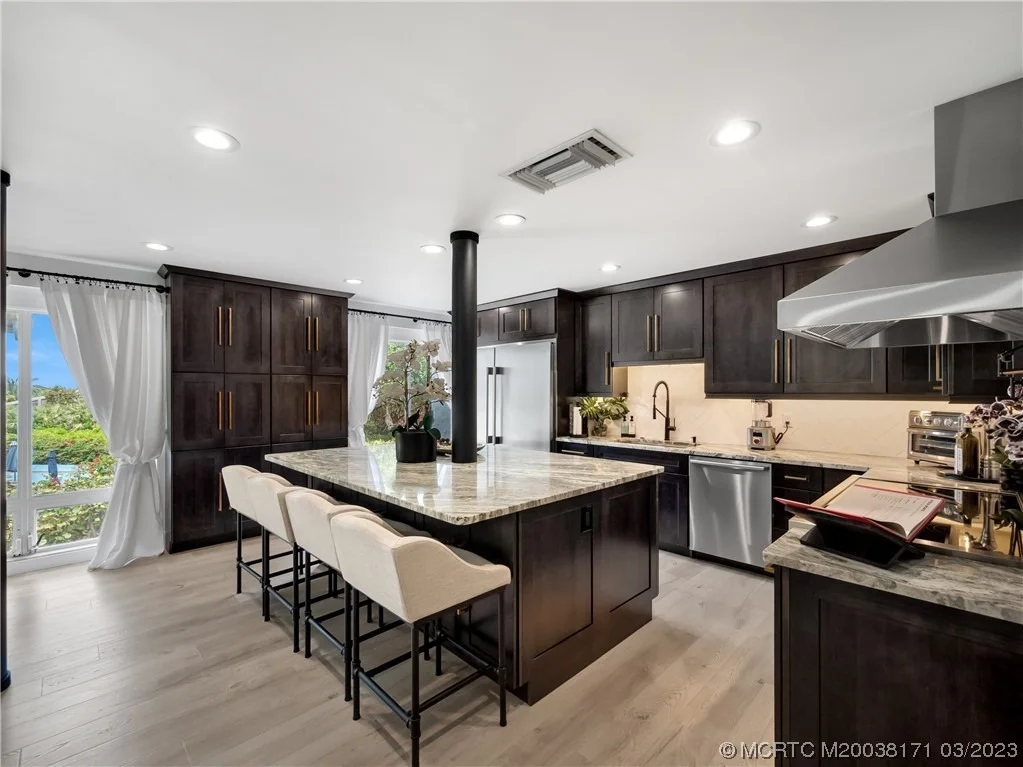 Photo of Unit 8 at 245 NE Macarthur Boulevard