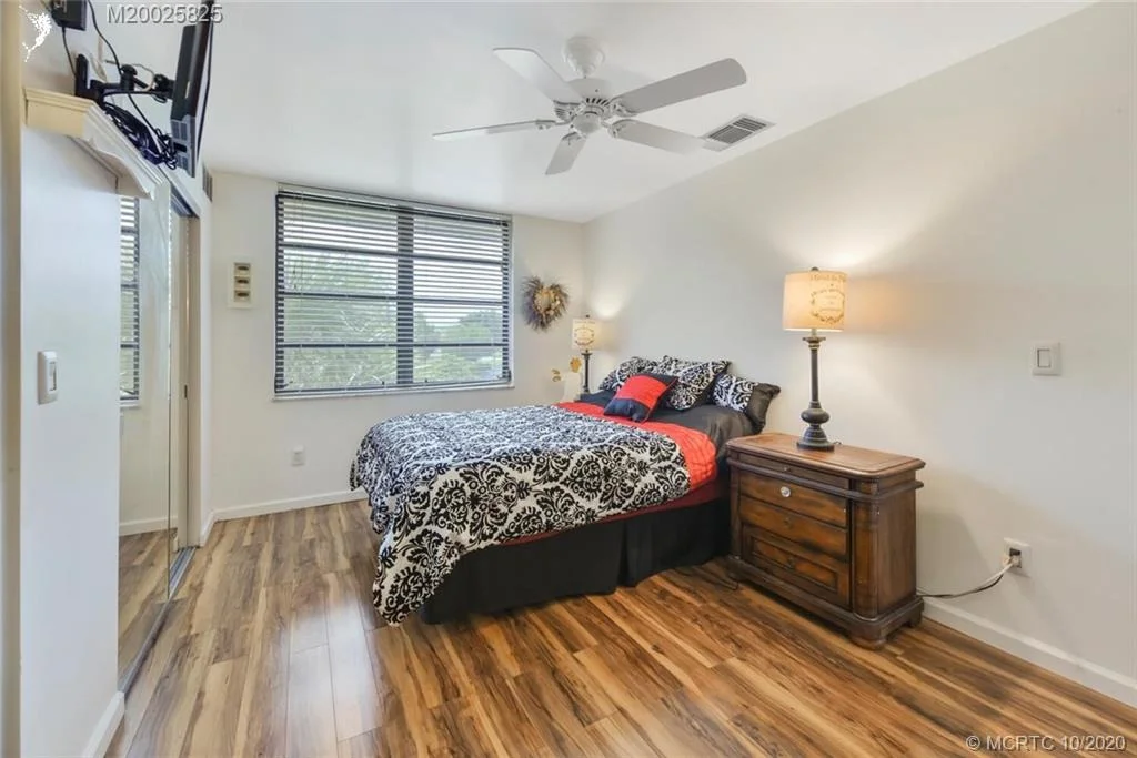 Photo of 320 NE Golfview Circle