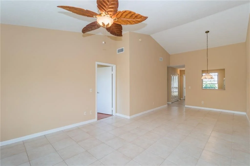 Photo of Unit 1908 at 3101 SE Aster Lane