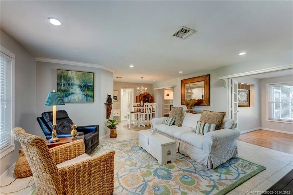 Photo of 338 SW Winnachee Drive