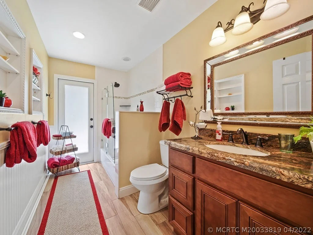 Photo of 3870 SE Quanset Terrace