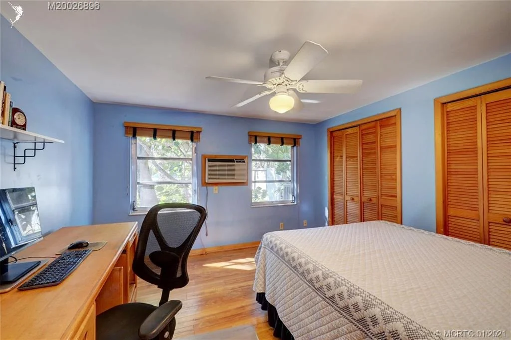 Photo of 2425 NE Gardner Terrace