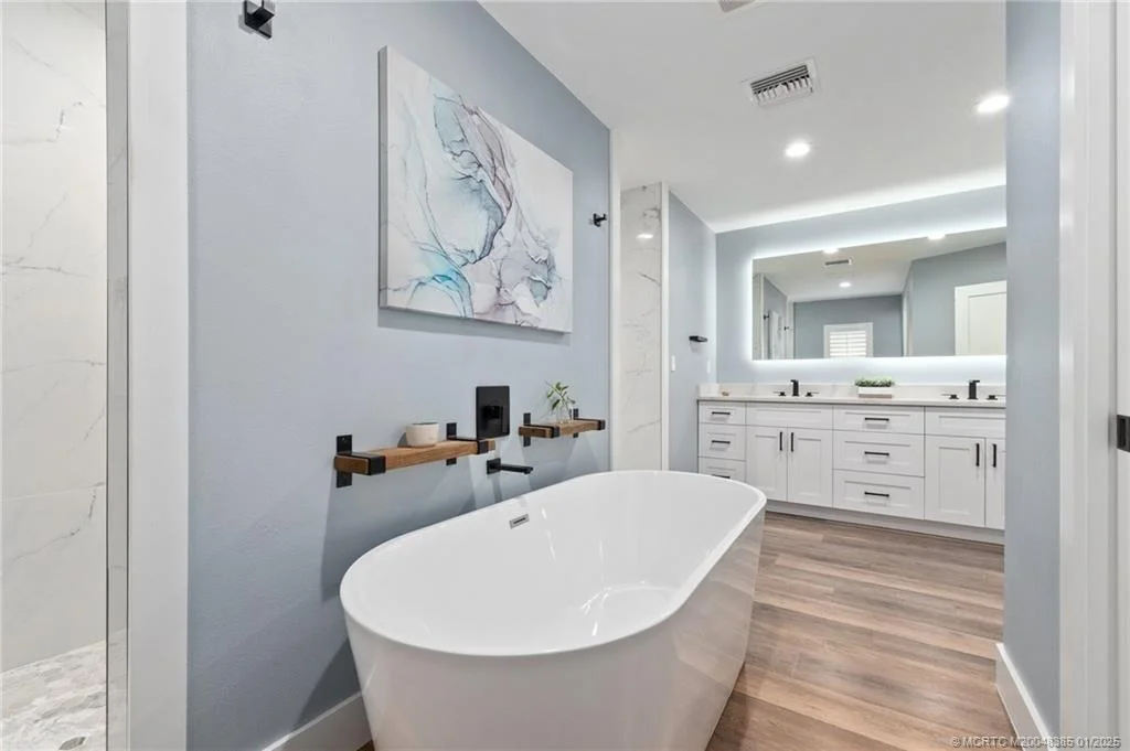 Photo of 1275 NW Pine Lake Drive