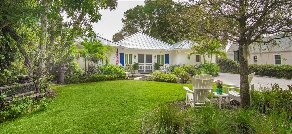 Photo of 309 SE Pelican Drive