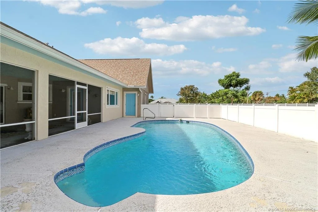 Photo of 5439 SE Horseshoe Point Road