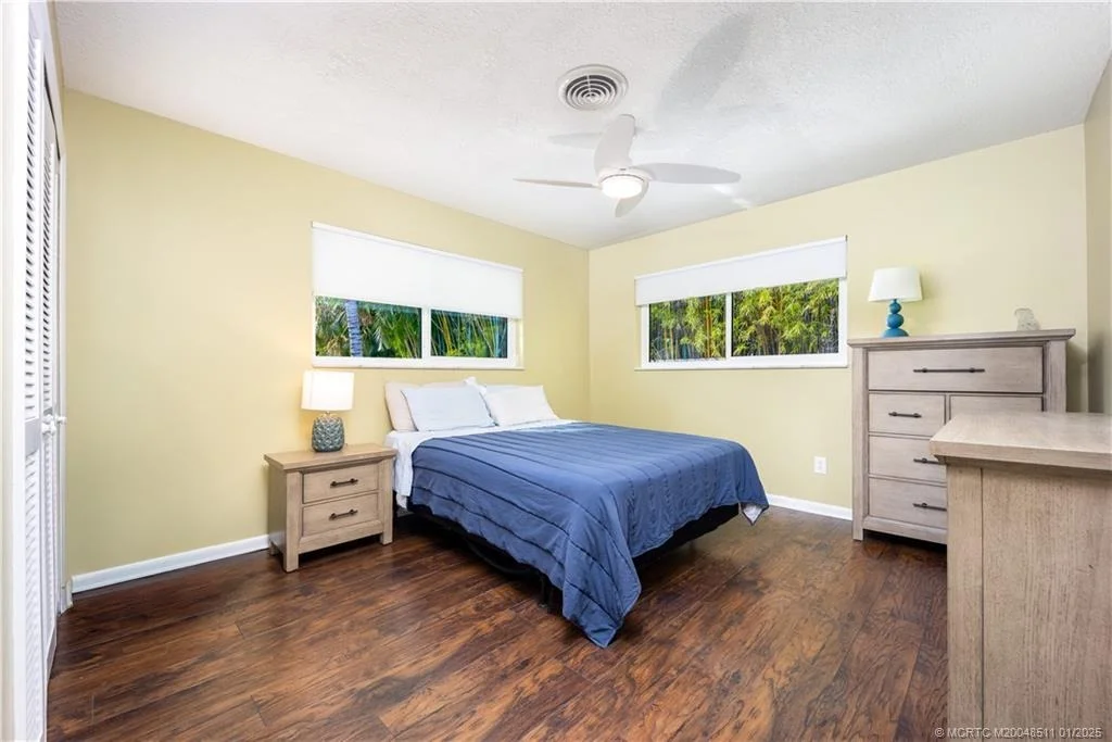 Photo of 994 NW Pine Lake Drive