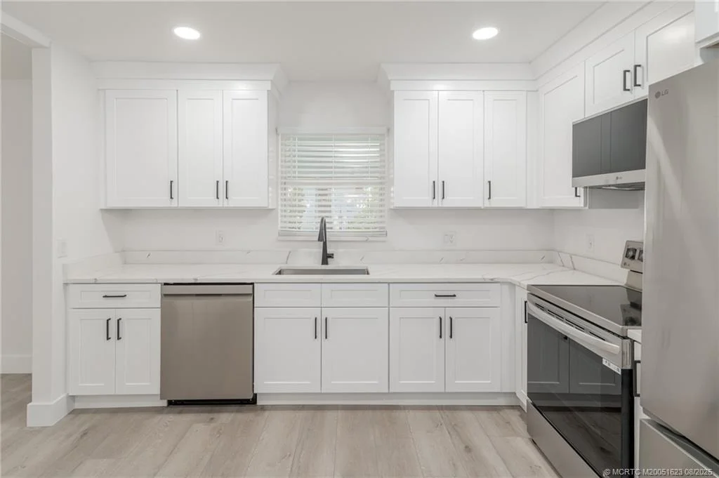 Photo of 1030 SE Dolphin Drive