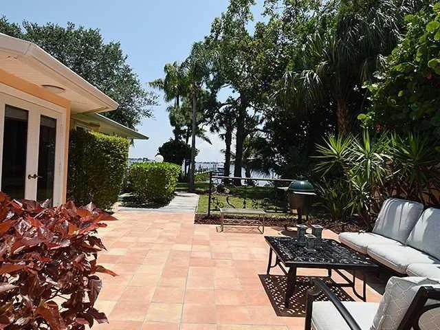 Photo of 902 NW SUNSET Terrace