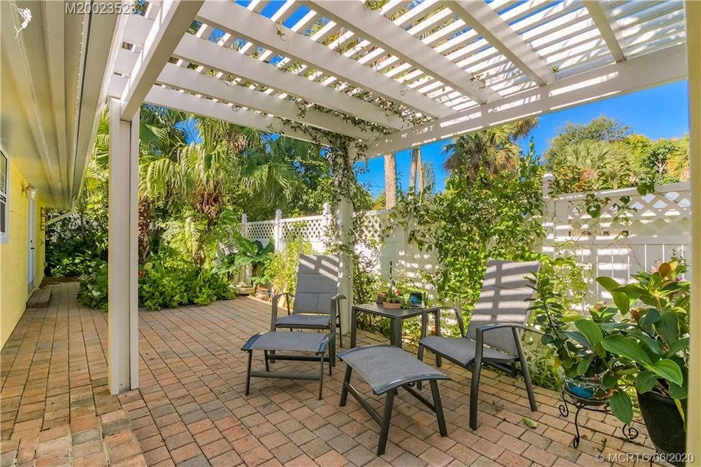 Photo of 1516 SE Mango Place