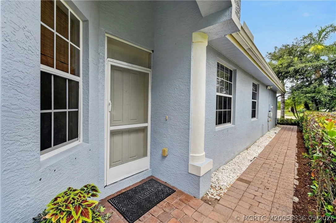 Photo of 480 NW Red Pine Way