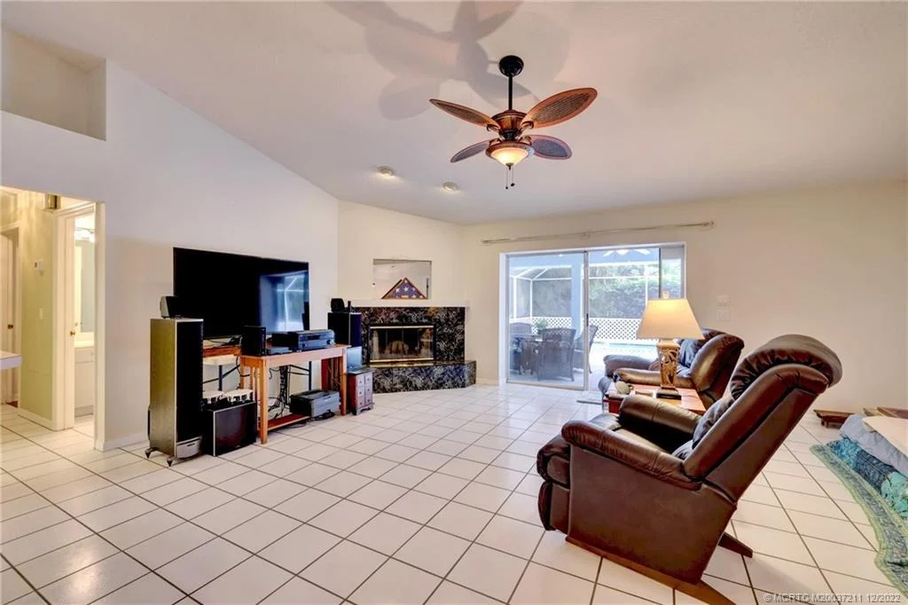 Photo of 4212 SE Rainbows End