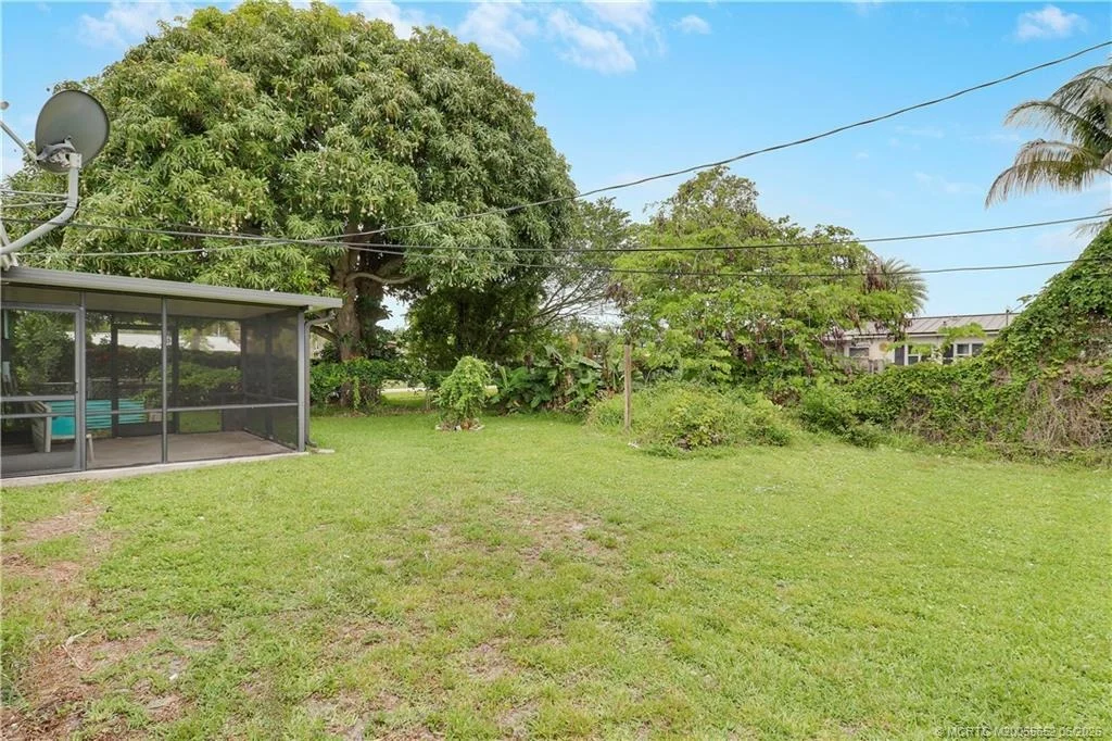 Photo of 940 Eucalyptus Road