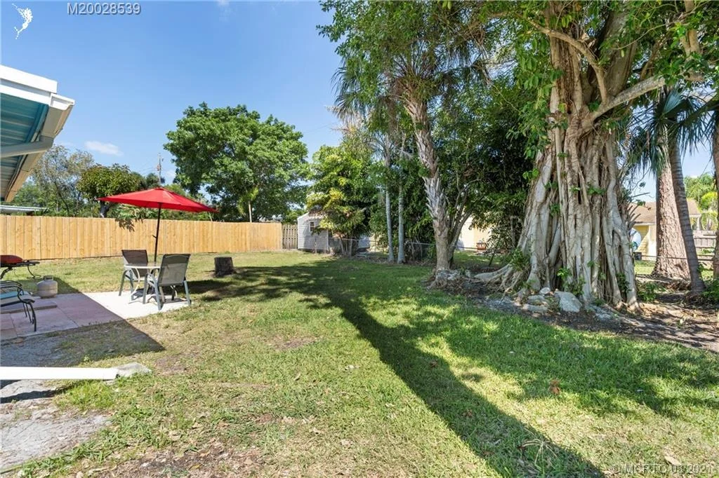Photo of 953 NW 12th Terrace NW