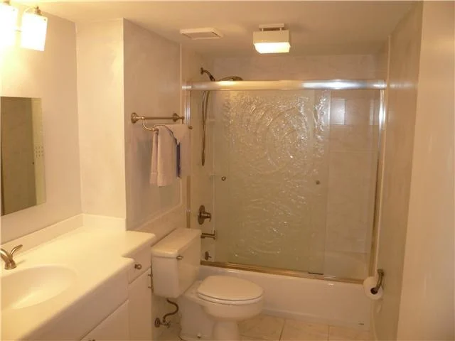 Photo of Unit 8 at 245 NE Macarthur Boulevard