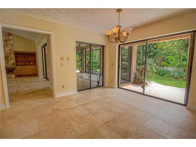 Photo of 176 S River Road