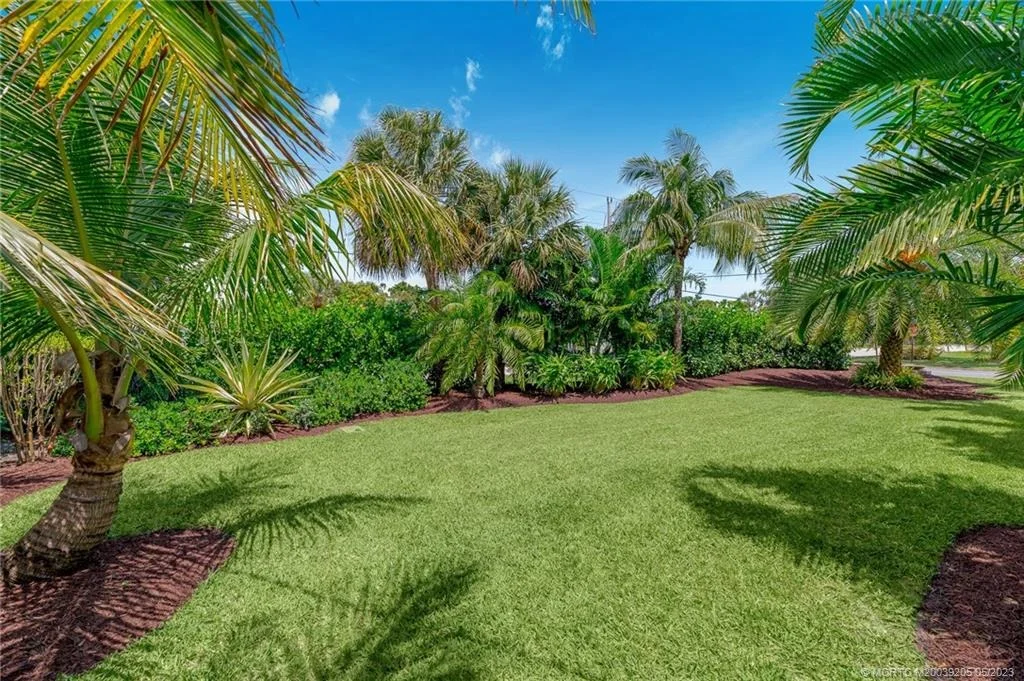 Photo of 382 SE Edgewood Drive