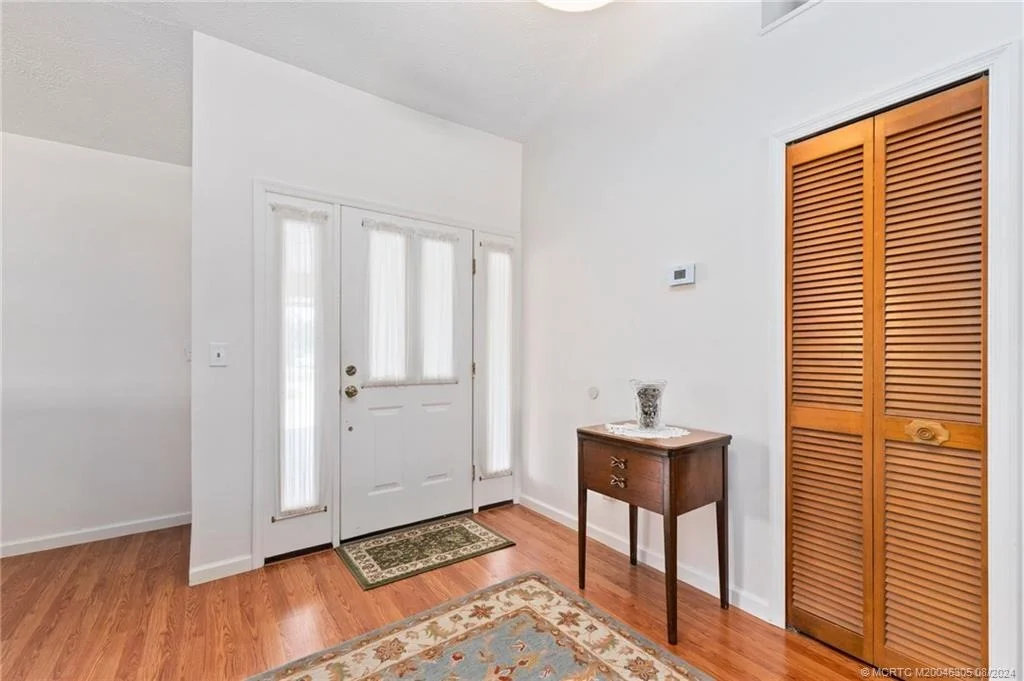Photo of 919 NE Juniper Place
