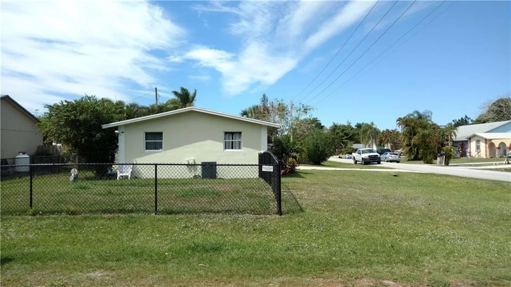 Photo of 3222 SE Hibiscus Street