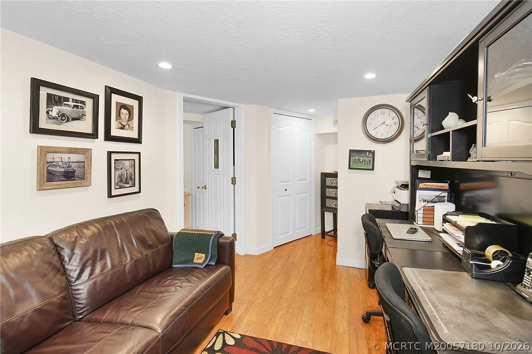 Photo of 4 Nettles Boulevard