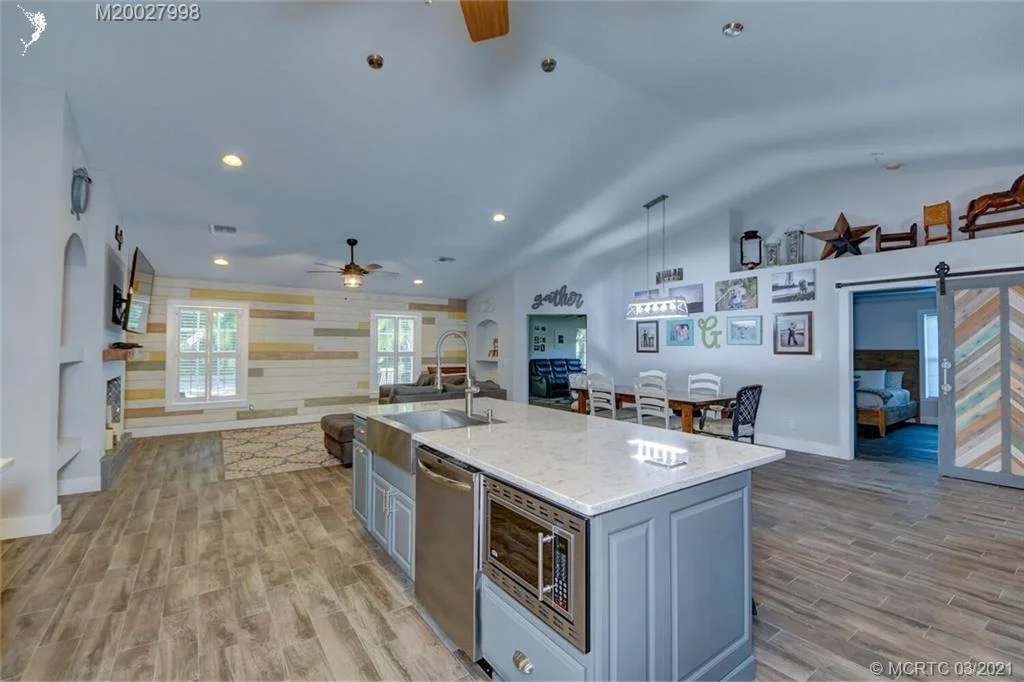 Photo of 320 SE Pelican Drive