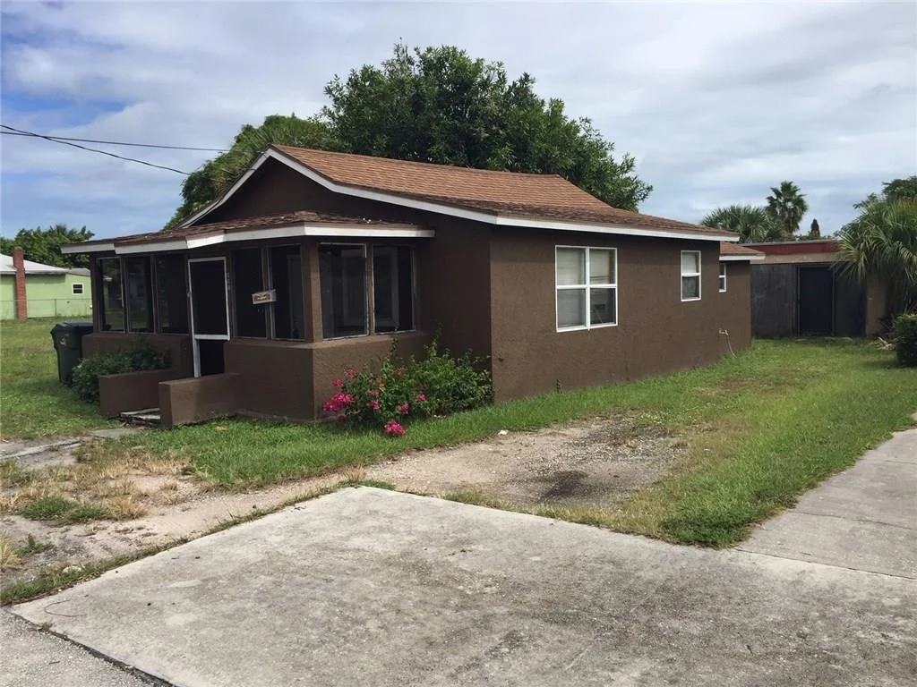 Photo of 905 SE Tarpon Avenue