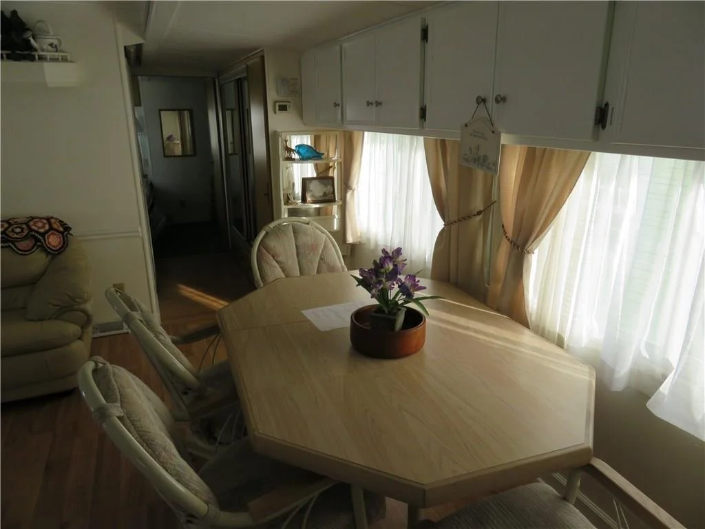 Photo of 15 Nettles Boulevard
