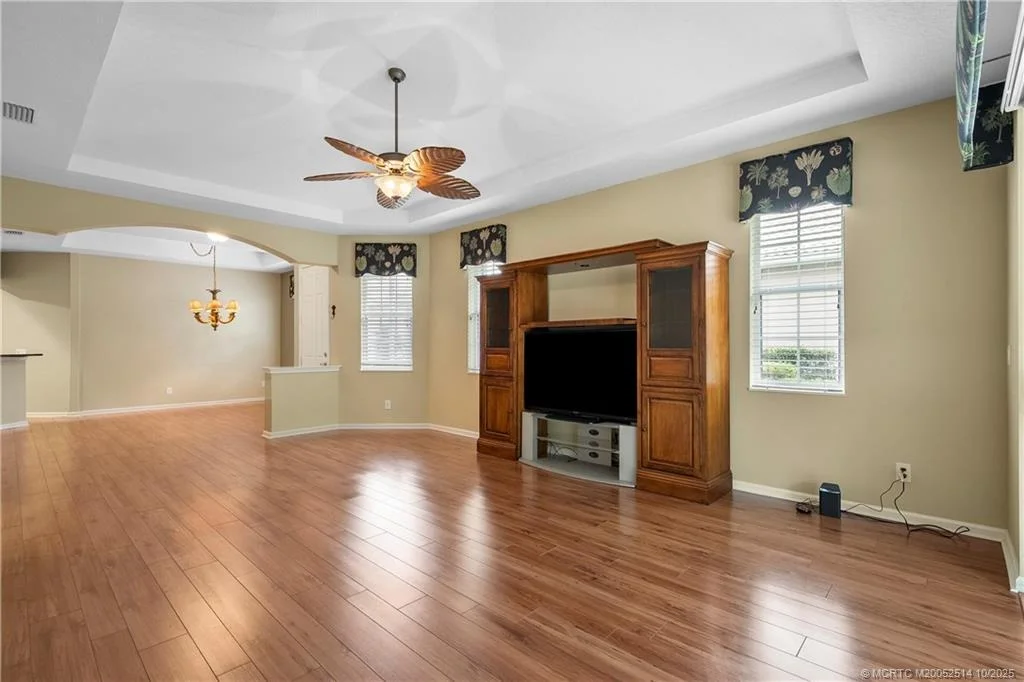 Photo of 620 NW Red Pine Way