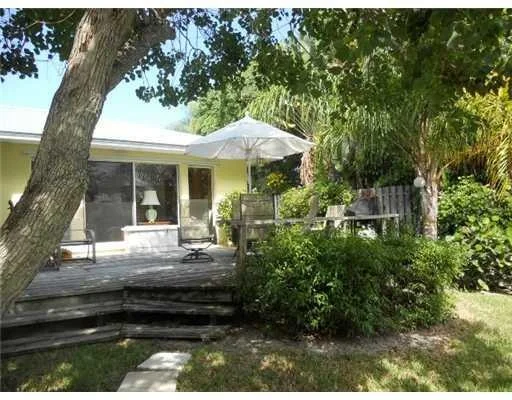 Photo of 122 S SEWALLS POINT Road