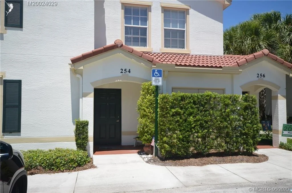 Photo of 254 SE Kitching Circle