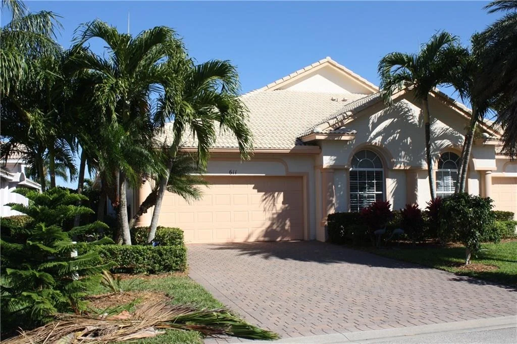 Photo of 611 NW Red Pine Way