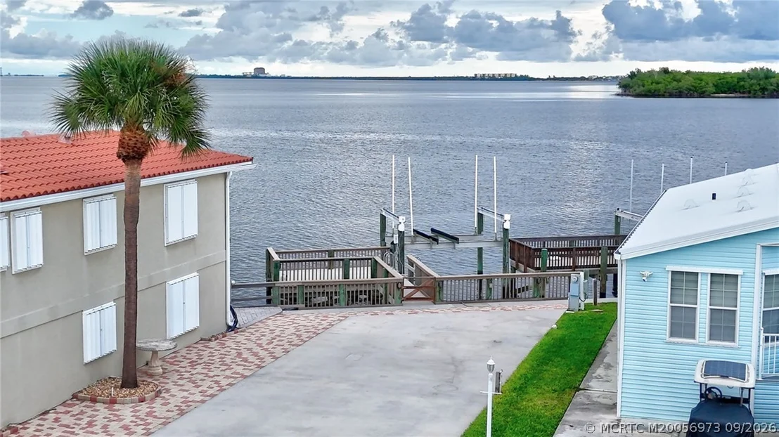 Photo of 5 Nettles Boulevard