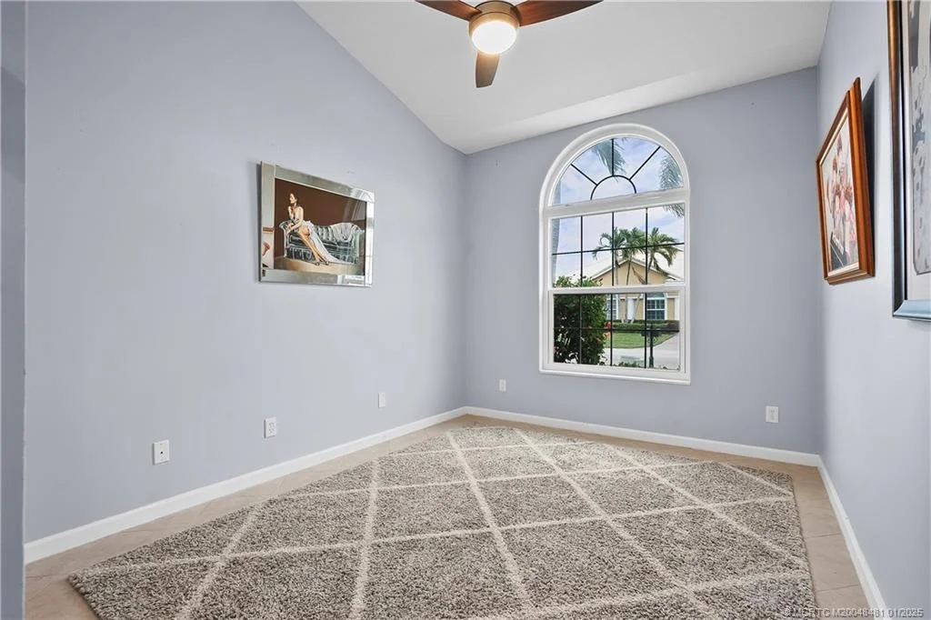 Photo of 600 NW Red Pine Way