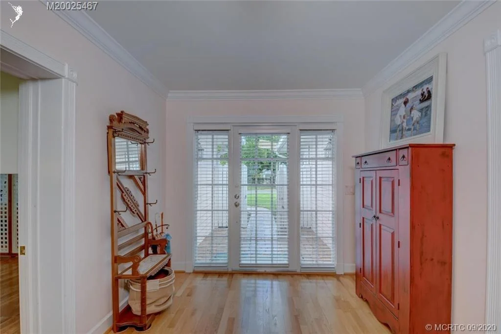 Photo of 904 SE Riverside Drive