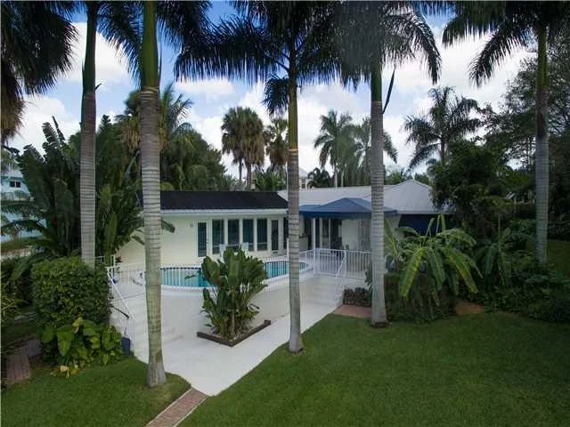 Photo of 324 SE Cardinal Way
