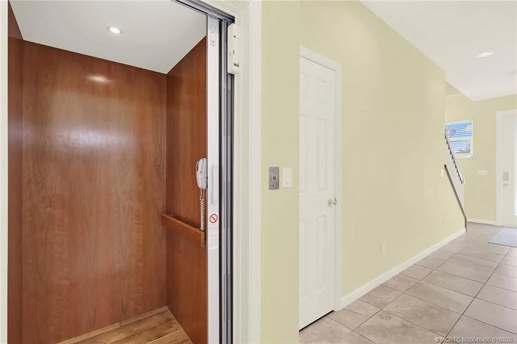 Photo of 20 Nettles Boulevard
