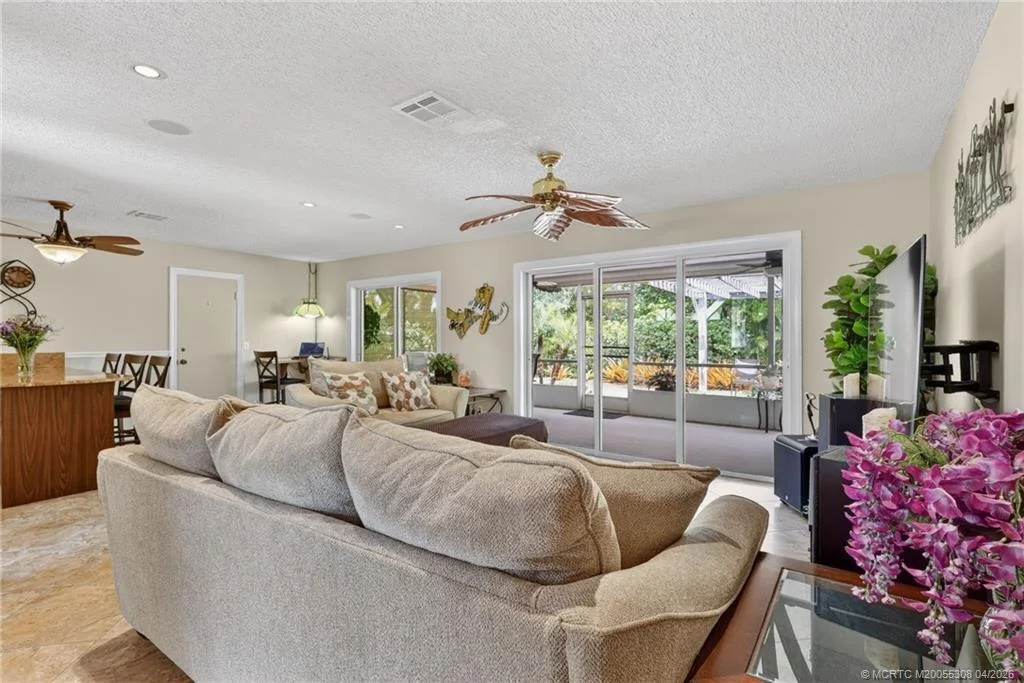 Photo of 330 SW Winnachee Drive