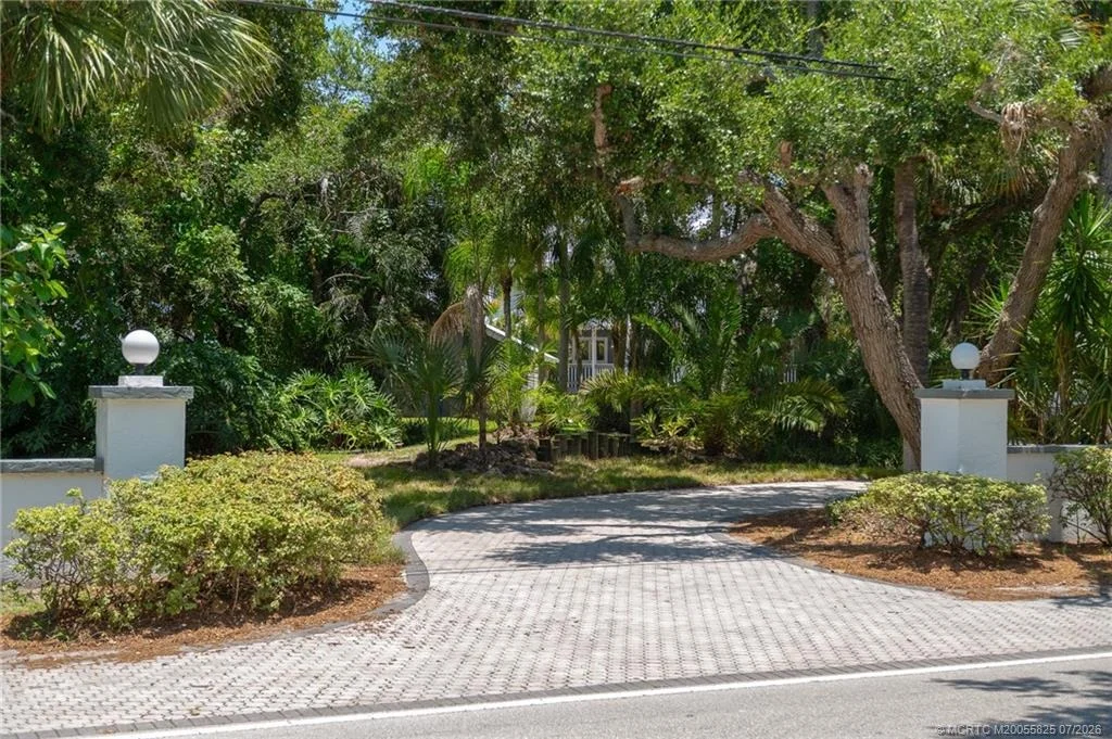 Photo of 114 N Sewalls Point Road