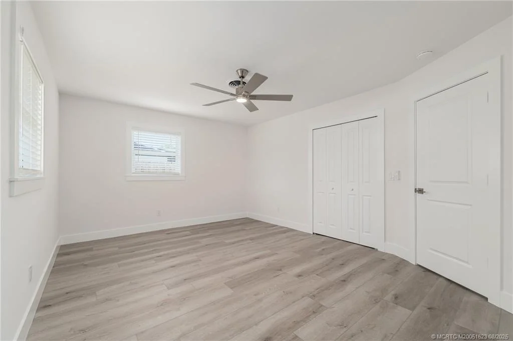 Photo of 1030 SE Dolphin Drive