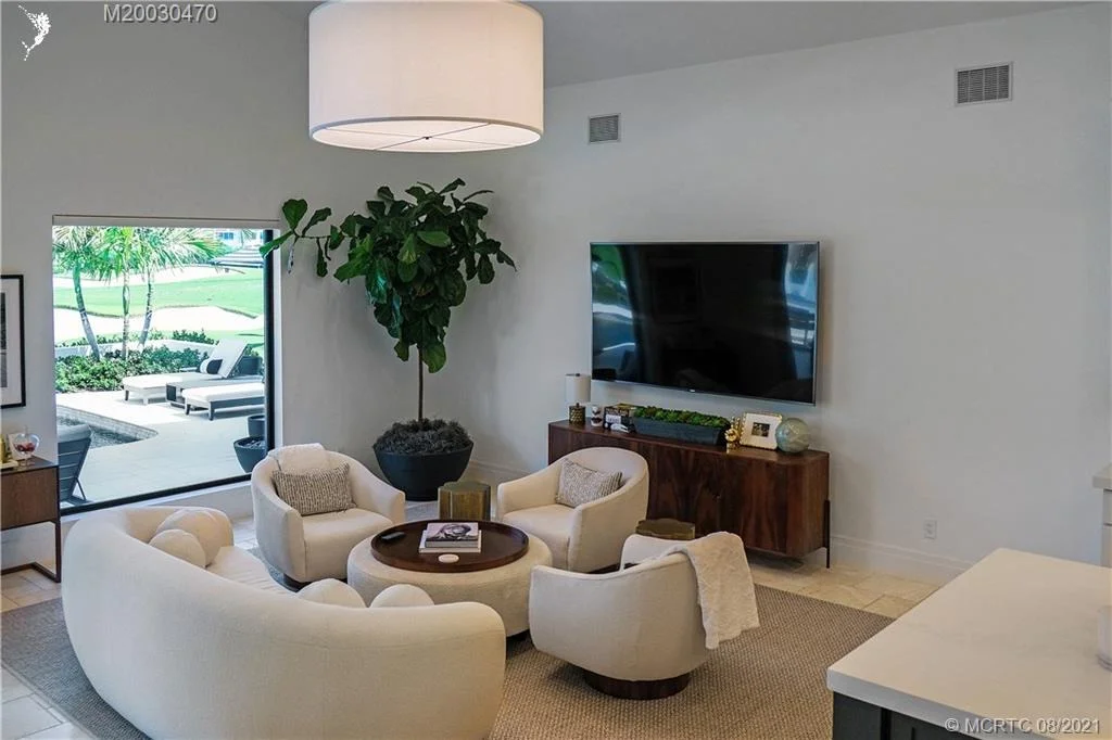 Photo of 6621 SE Harbor Circle